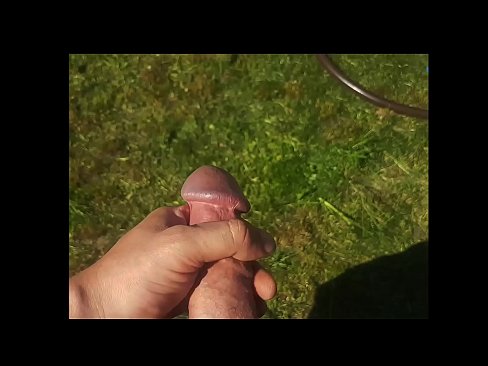 ❤️ ګرم hottie خپل ګلابي بلی fucked او د اوړي په باغ کې د squirt سره cums ترلاسه کوي ❌  په موږ